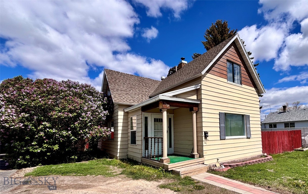 113 N Pacific Street Property Photo