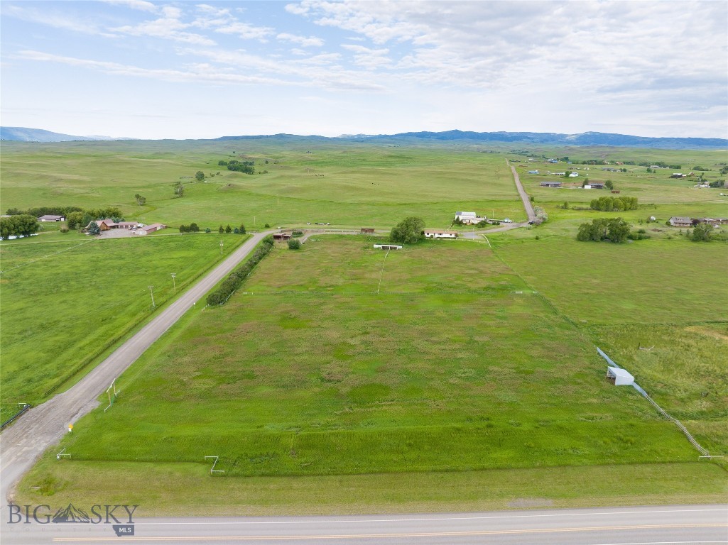 28 W Grannis Property Photo 9
