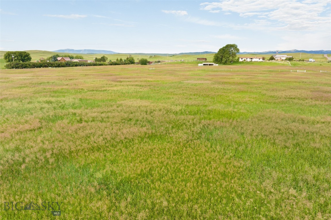28 W Grannis Property Photo 18