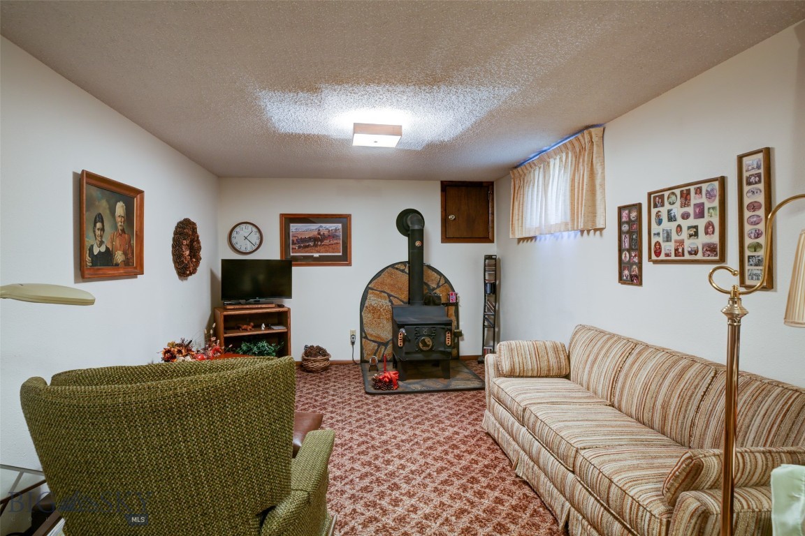 28 W Grannis Property Photo 33