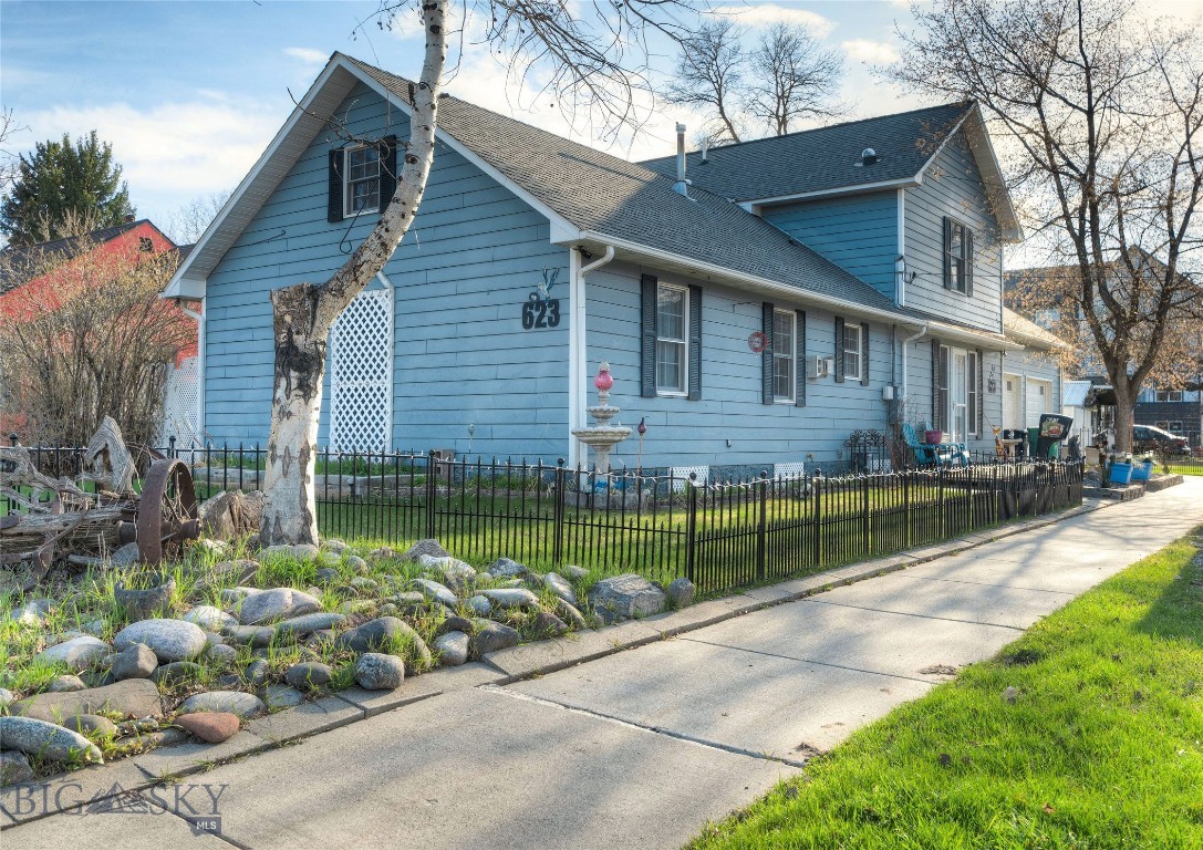 623 N Grand Avenue Property Photo