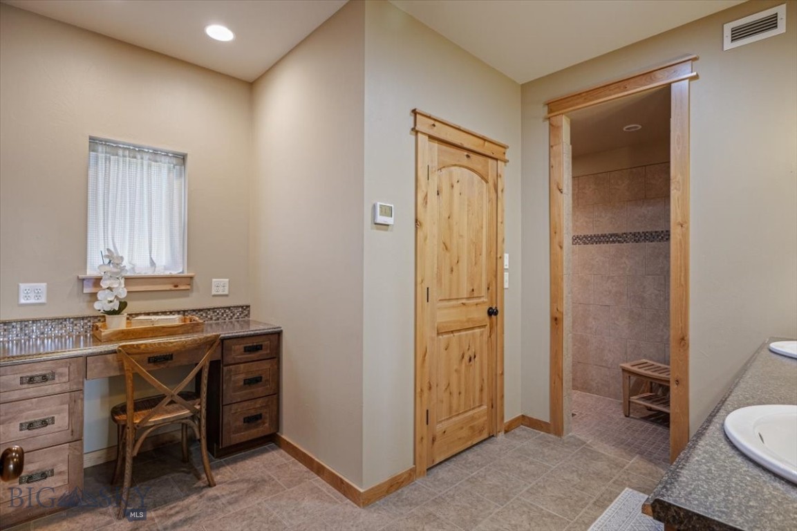160 Jackson Creek Property Photo 32