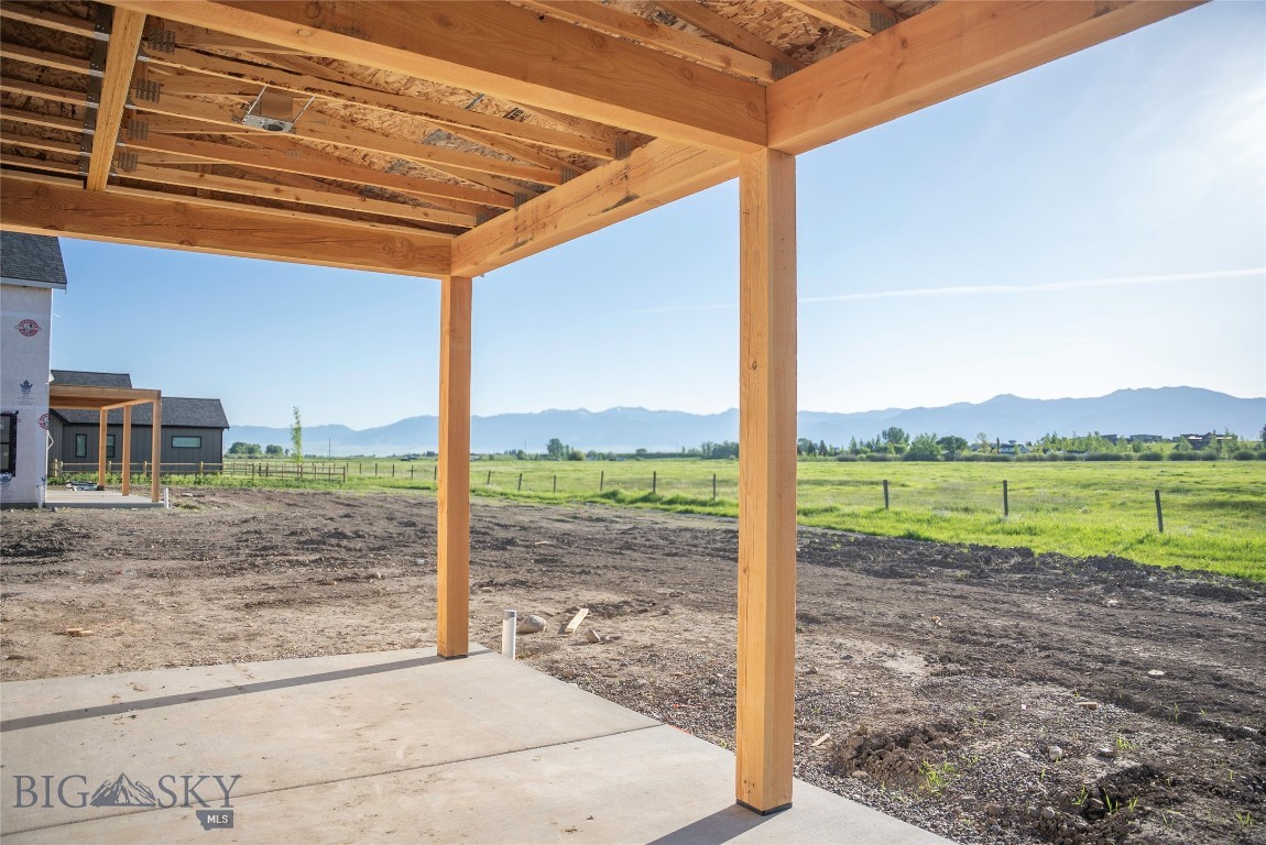 220 Creekbank Loop Property Photo 8