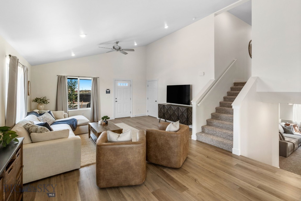 732 Thrice Loop Property Photo 1