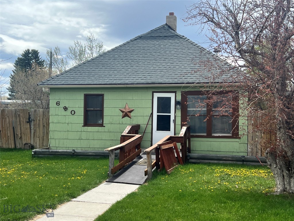 680 Kentucky Avenue Property Photo