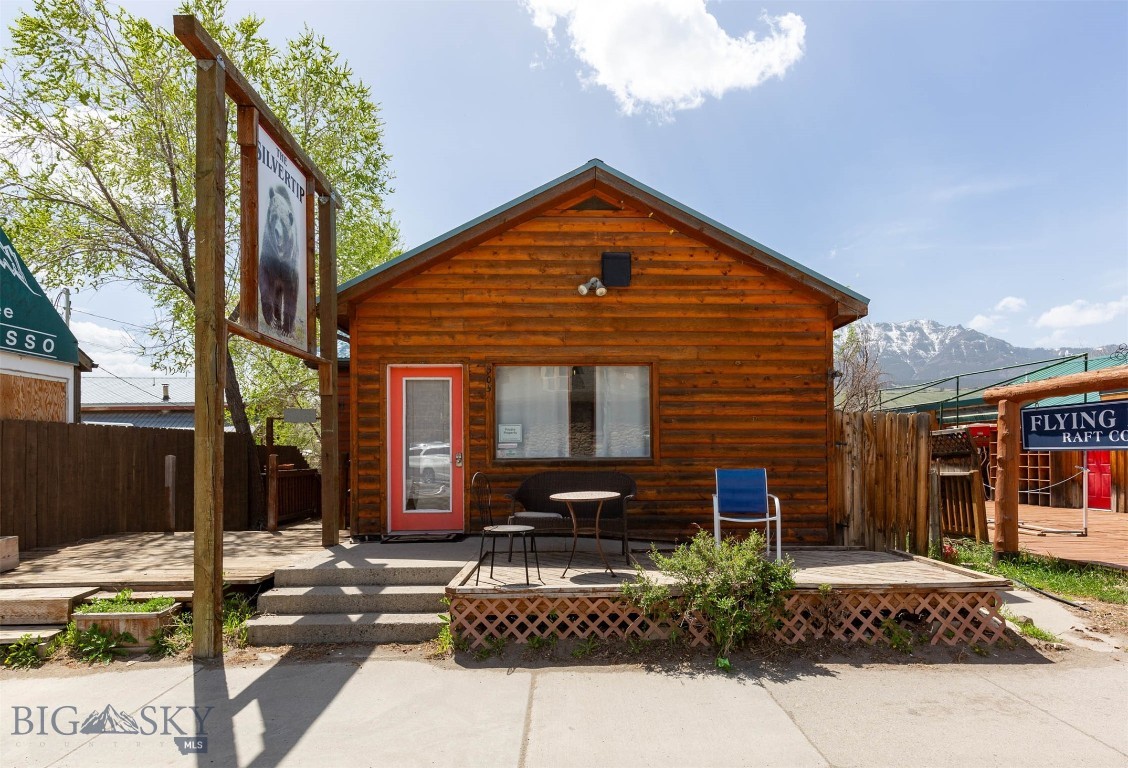 505 Scott Street W Property Photo 1