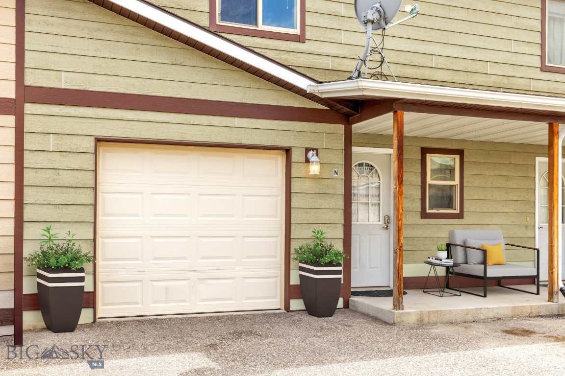1010 Cruiser Lane N Property Photo 1
