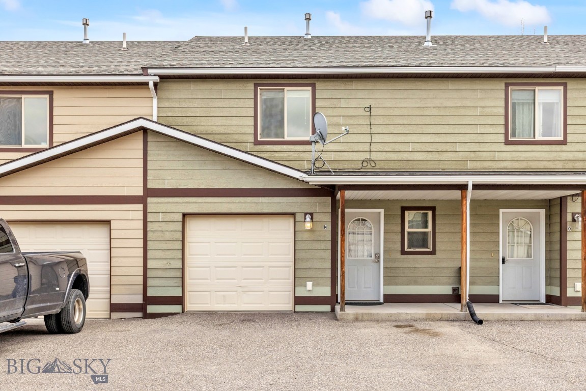 1010 Cruiser Lane N Property Photo 2