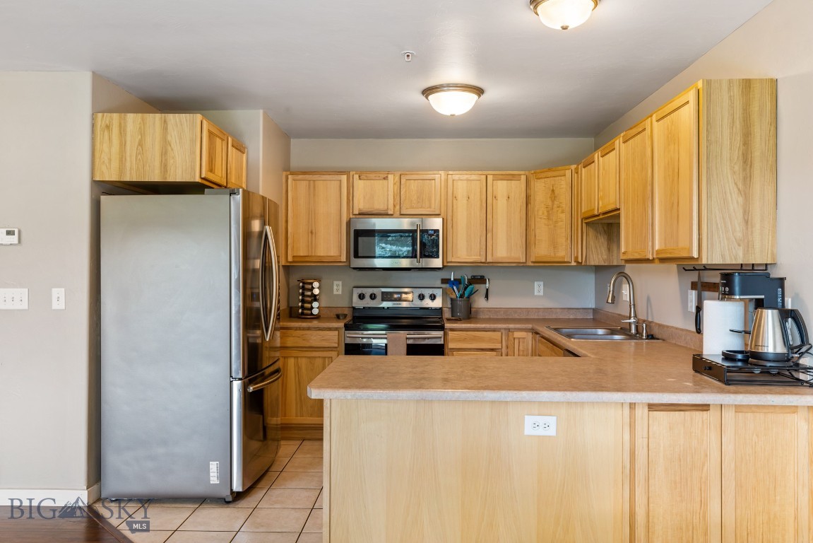 1010 Cruiser Lane N Property Photo 10