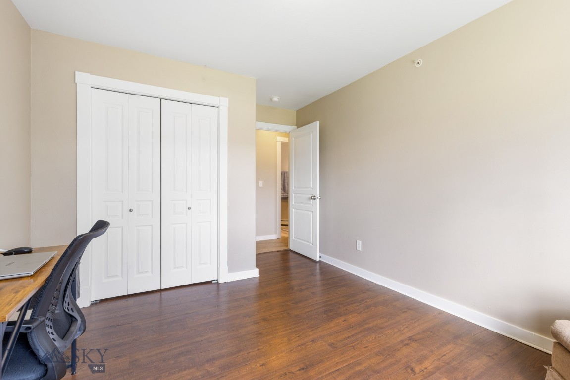 1010 Cruiser Lane N Property Photo 18