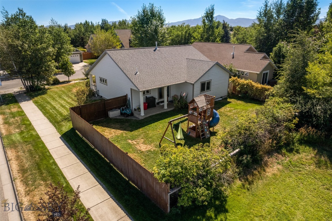 1235 Hunters Way Property Photo 3