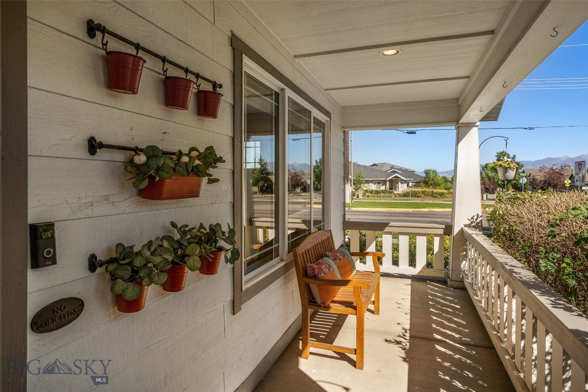 1235 Hunters Way Property Photo 5