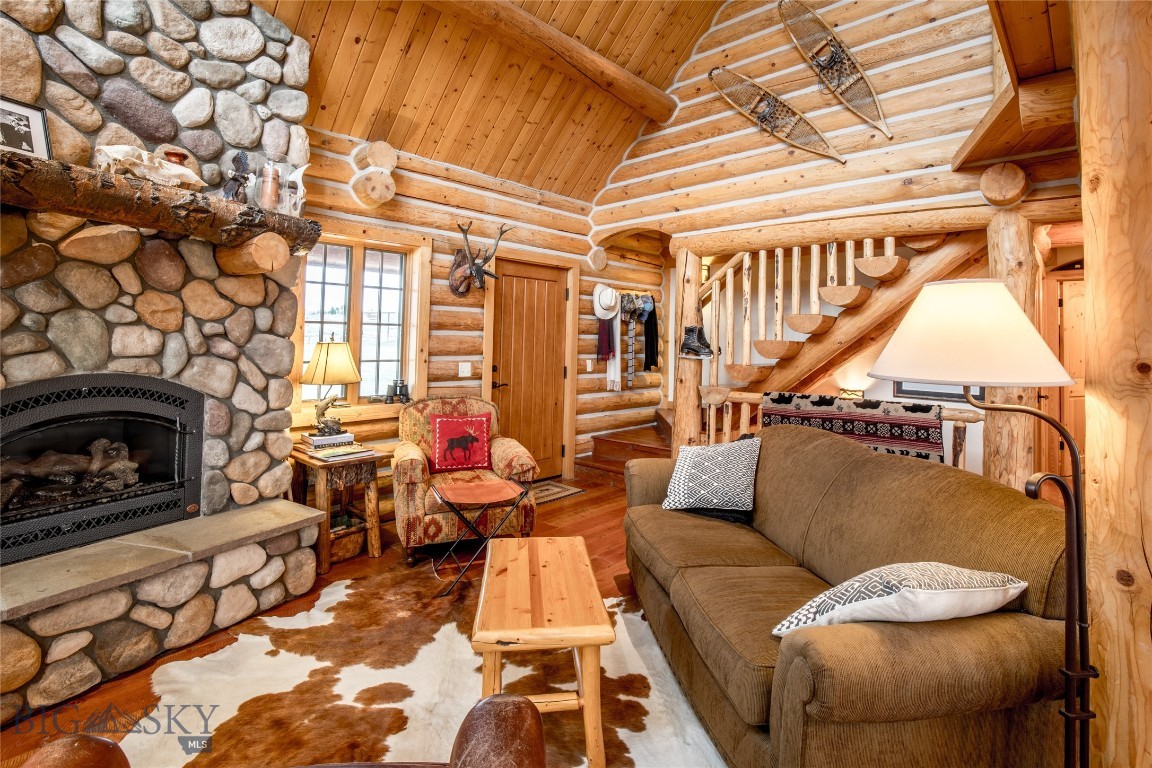 1 Dutchman Trail Property Photo 10