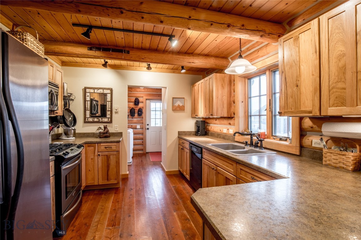 1 Dutchman Trail Property Photo 15