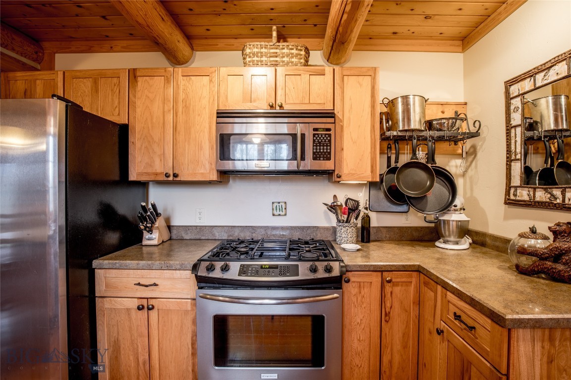 1 Dutchman Trail Property Photo 16