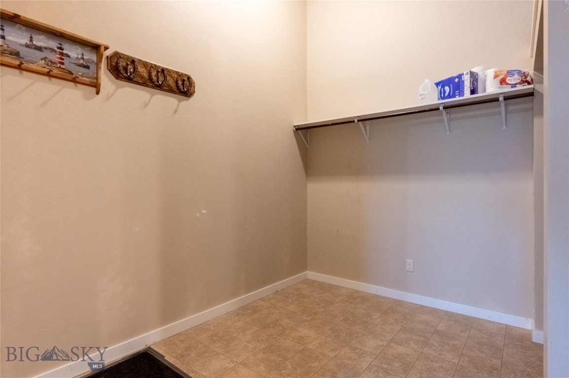 211 Jetway A1 Property Photo 5