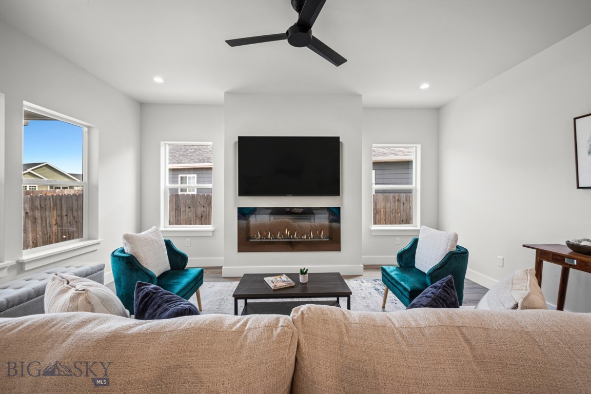 1107 Falcon Ridge Boulevard Property Photo 1