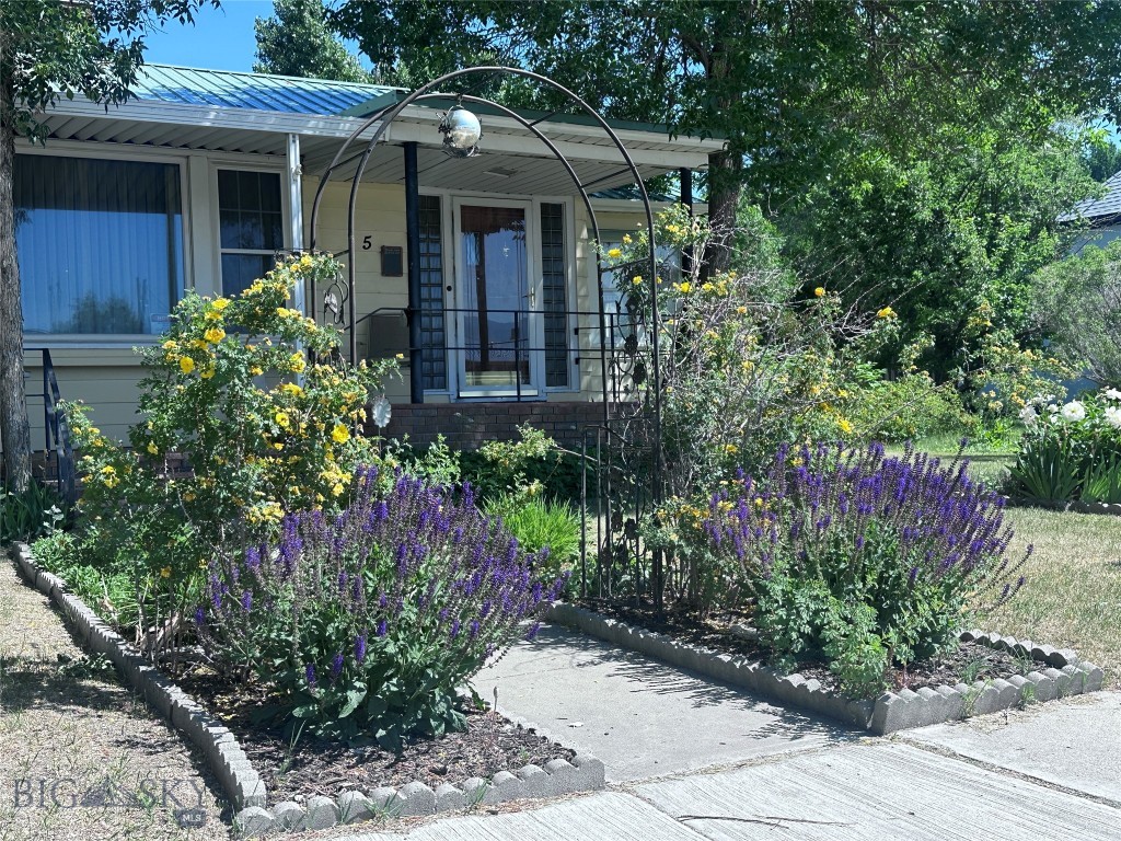 5 First Street W Property Photo 1