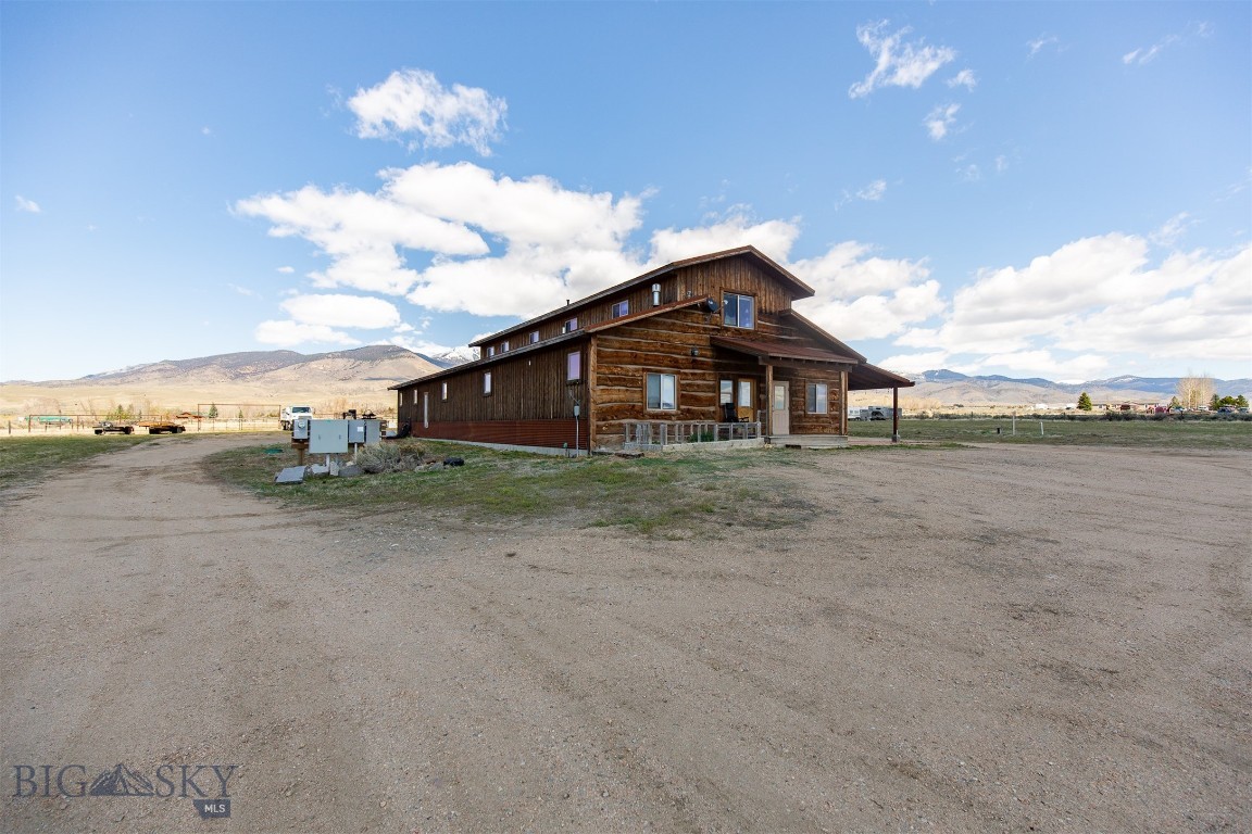 2 Dayspring Road W Property Photo 4
