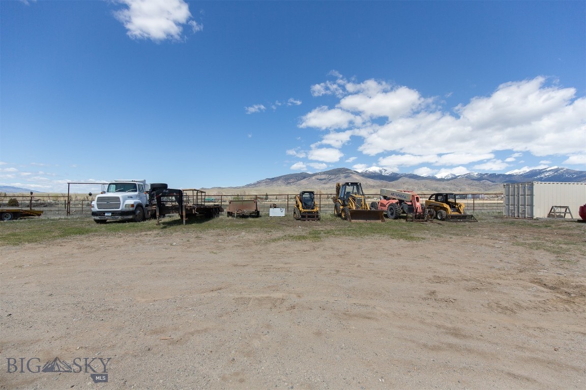 2 Dayspring Road W Property Photo 47