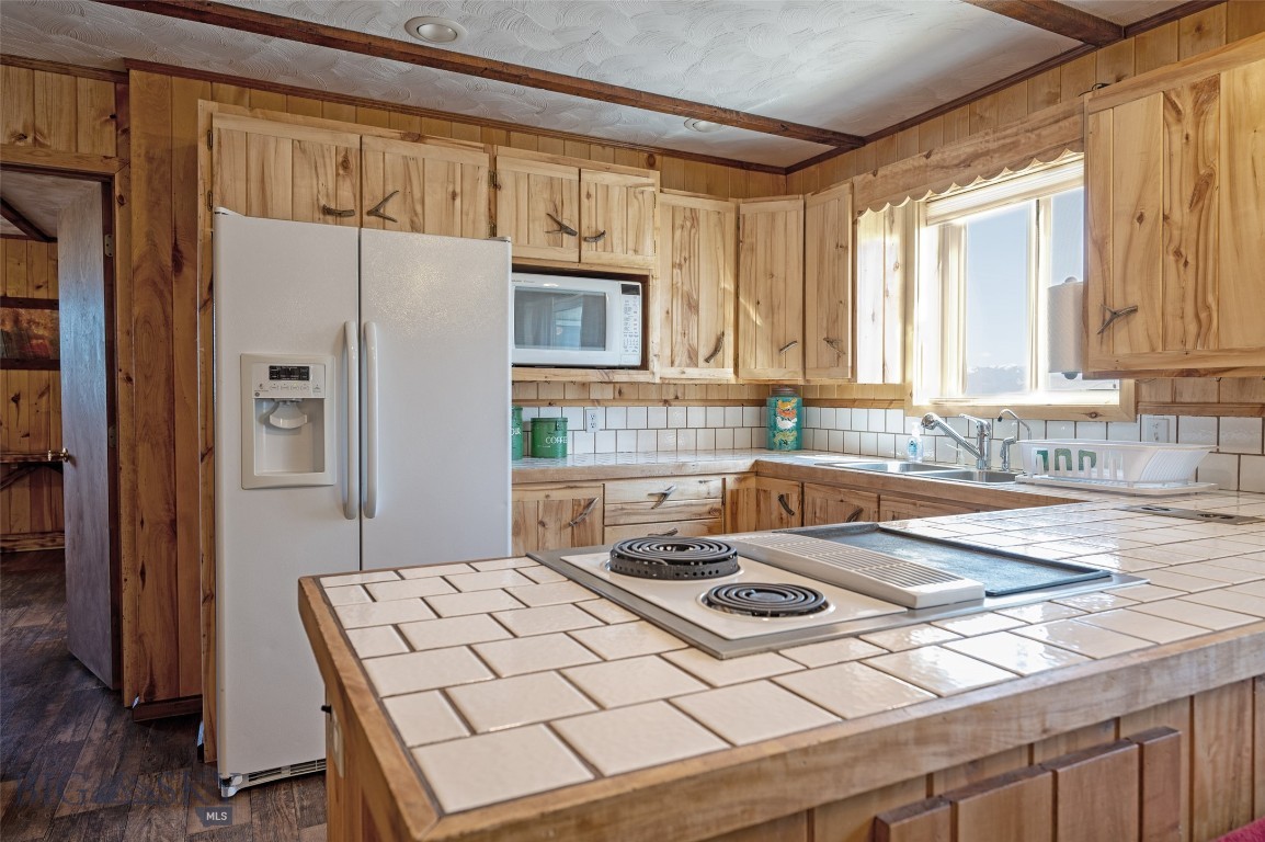 10 Dons Lane Property Photo 18
