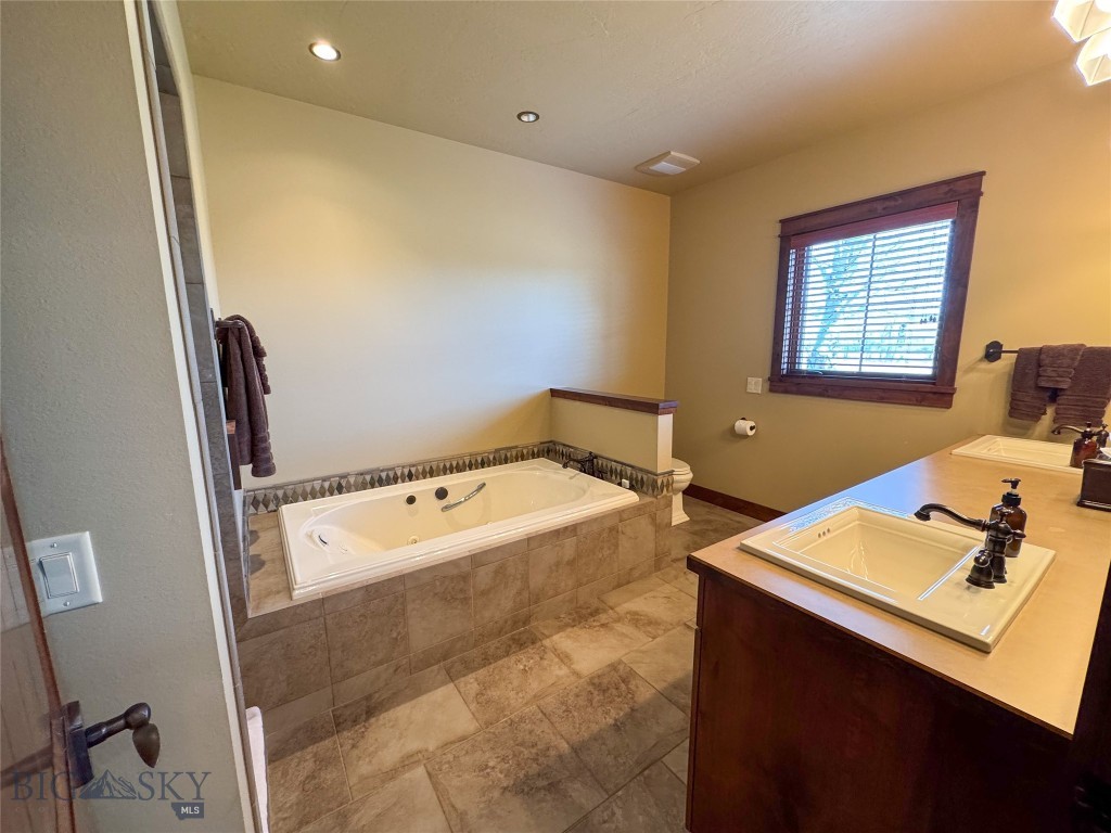 100 Snowberry Path Property Photo 30