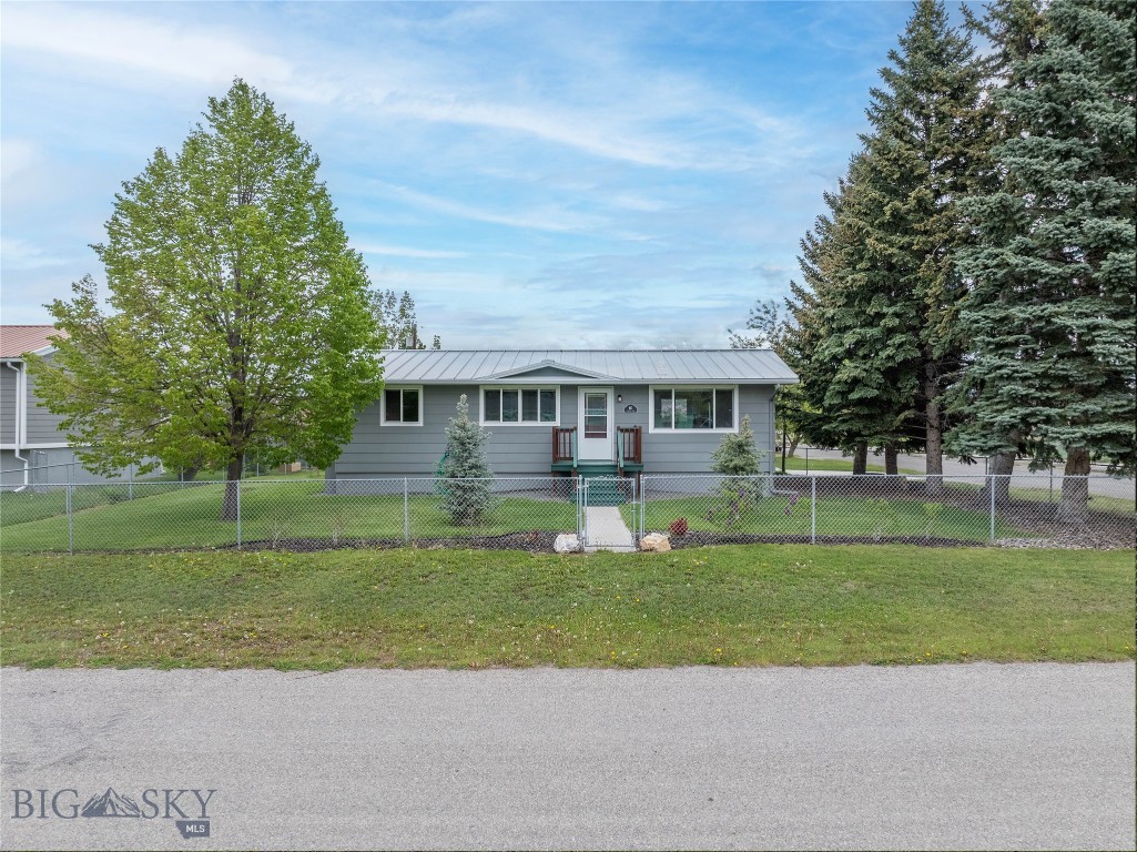 413 S Oak Street Property Photo 1