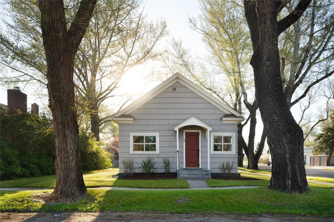 33 3rd Avenue E Property Photo