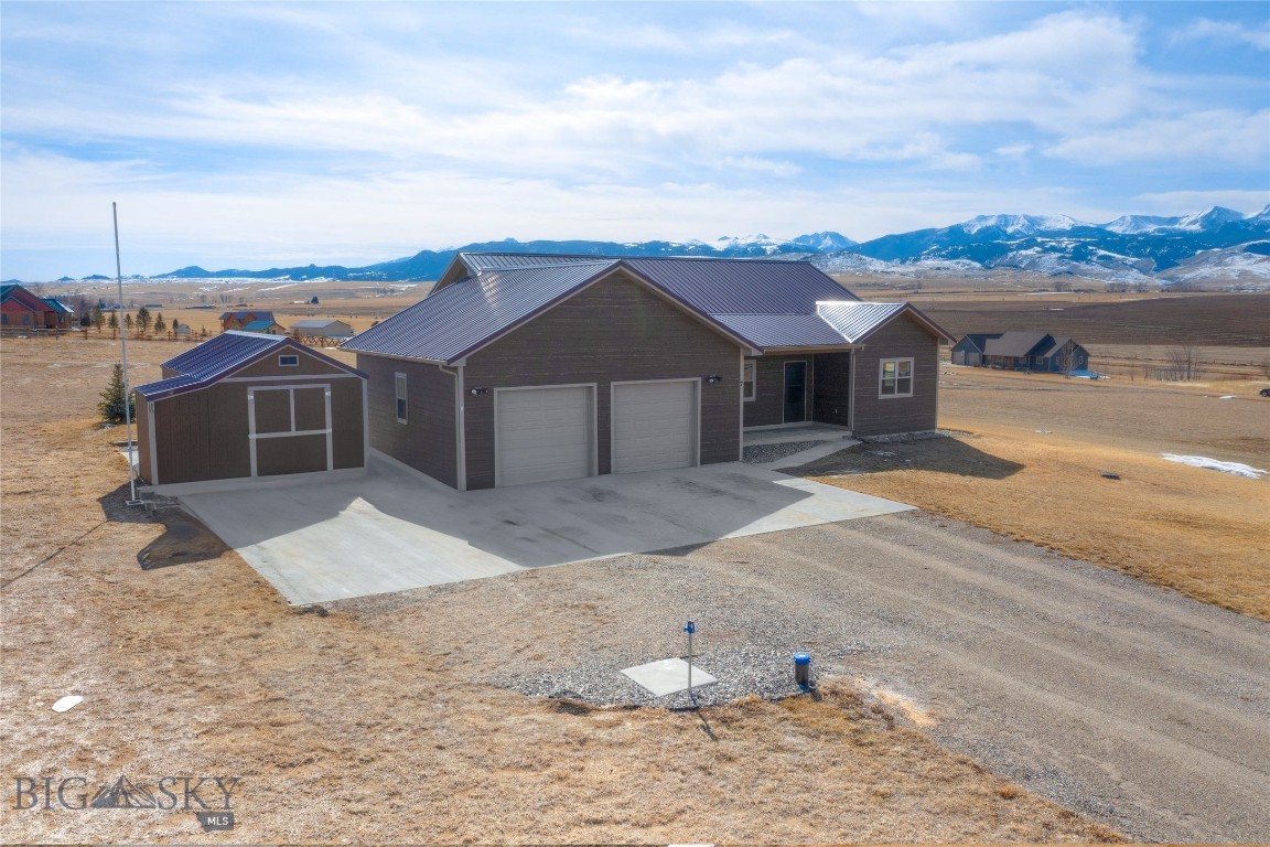 7 Whitetail Drive Property Photo 1