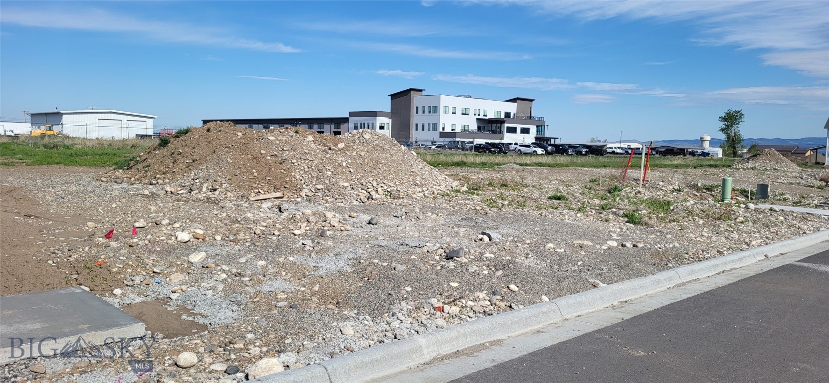 514 Spaniel Drive Property Photo 2