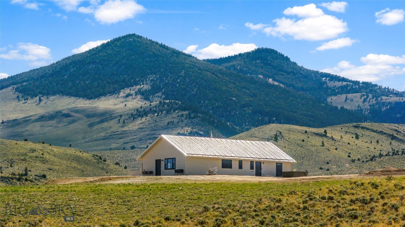 2200 Sugarloaf Mountain Road Property Photo