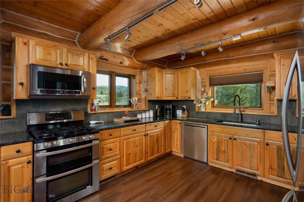 285 Lost Trail Property Photo 8