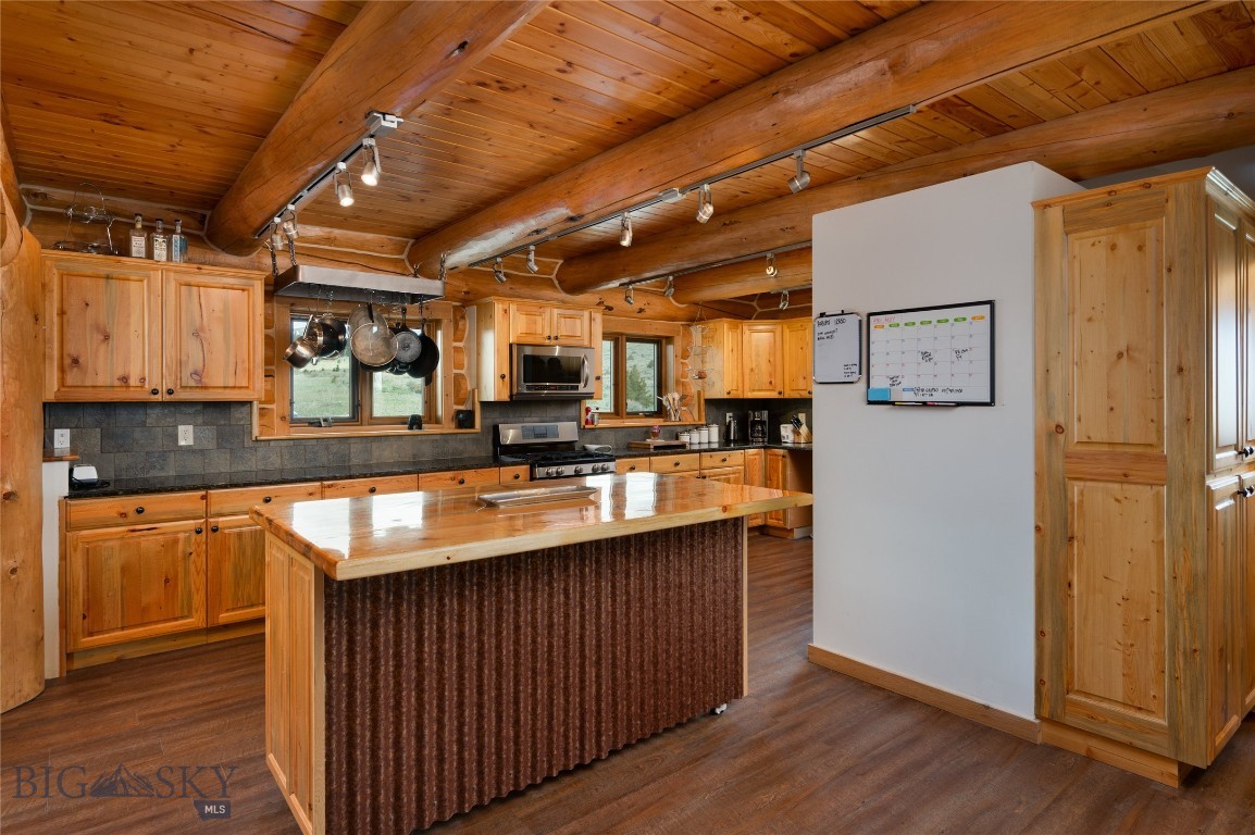285 Lost Trail Property Photo 9