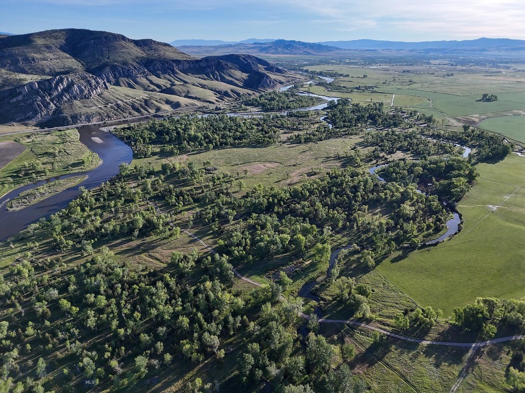 5211 Old Yellowstone Trail Property Photo