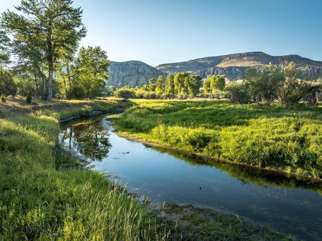 5211 Old Yellowstone Trail Property Photo 6
