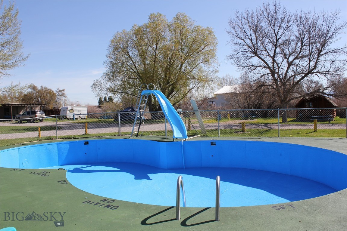735 W Park Property Photo 3