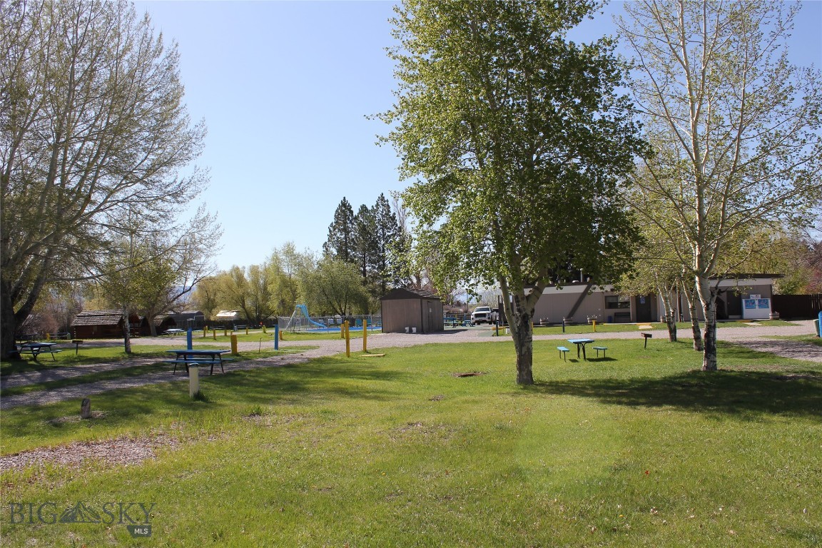 735 W Park Property Photo 6