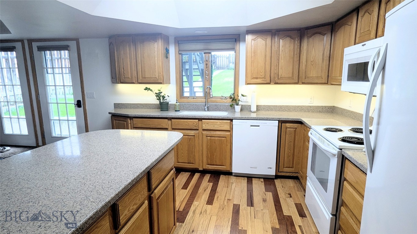 517 W Daly Property Photo 5