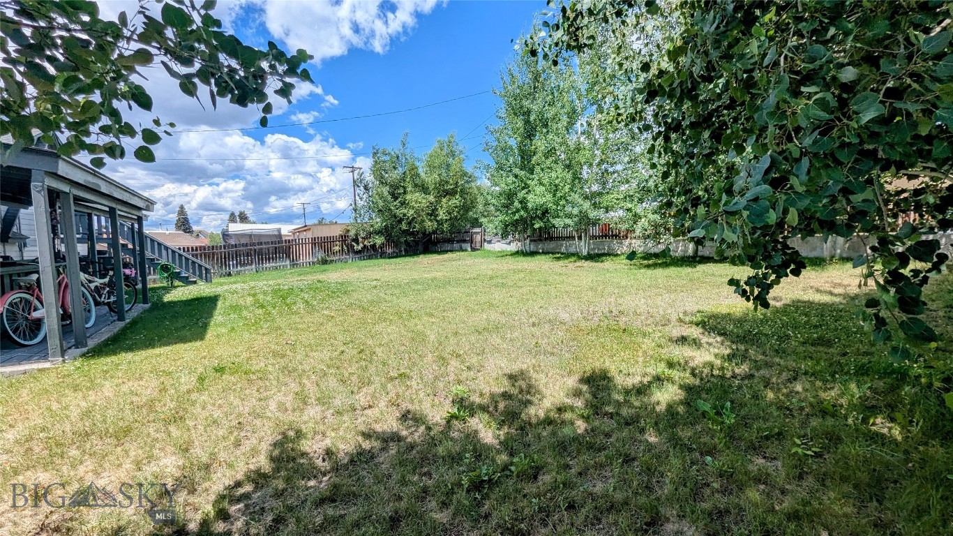 517 W Daly Property Photo 32
