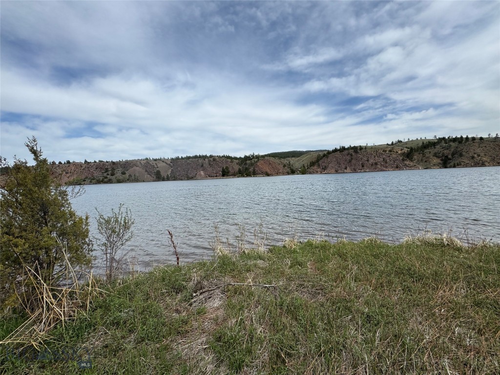 6015 Whyte Property Photo 3