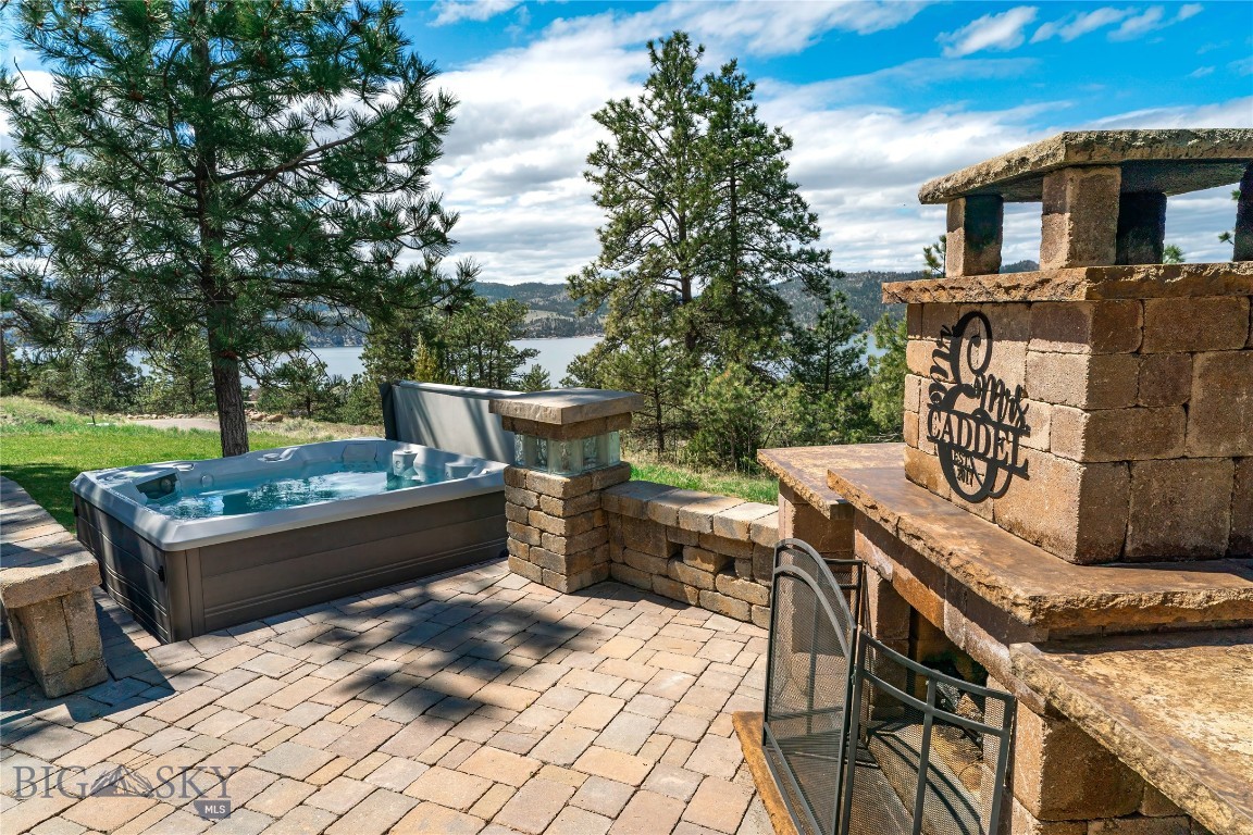 4025 Lake Point Drive Property Photo 1