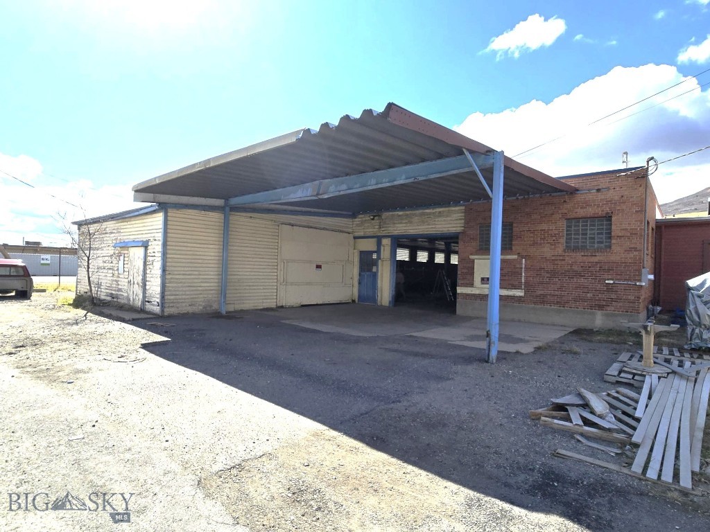 1210 E Park Street Property Photo 2
