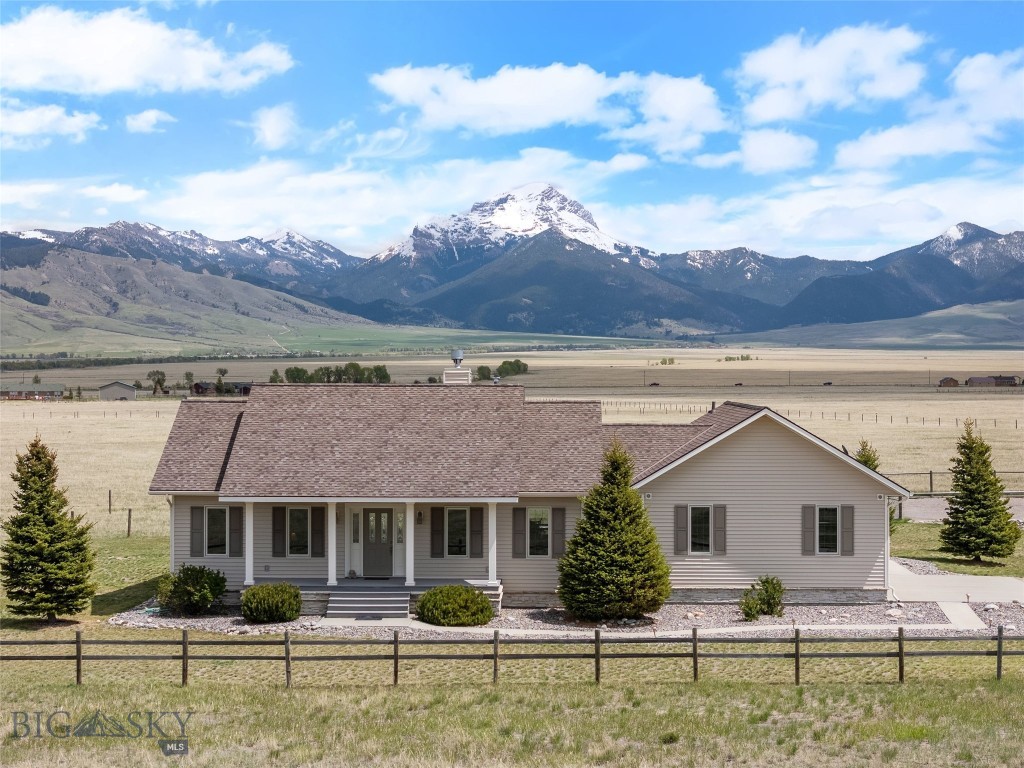 106 Lonesome Dove Rd Property Photo 1
