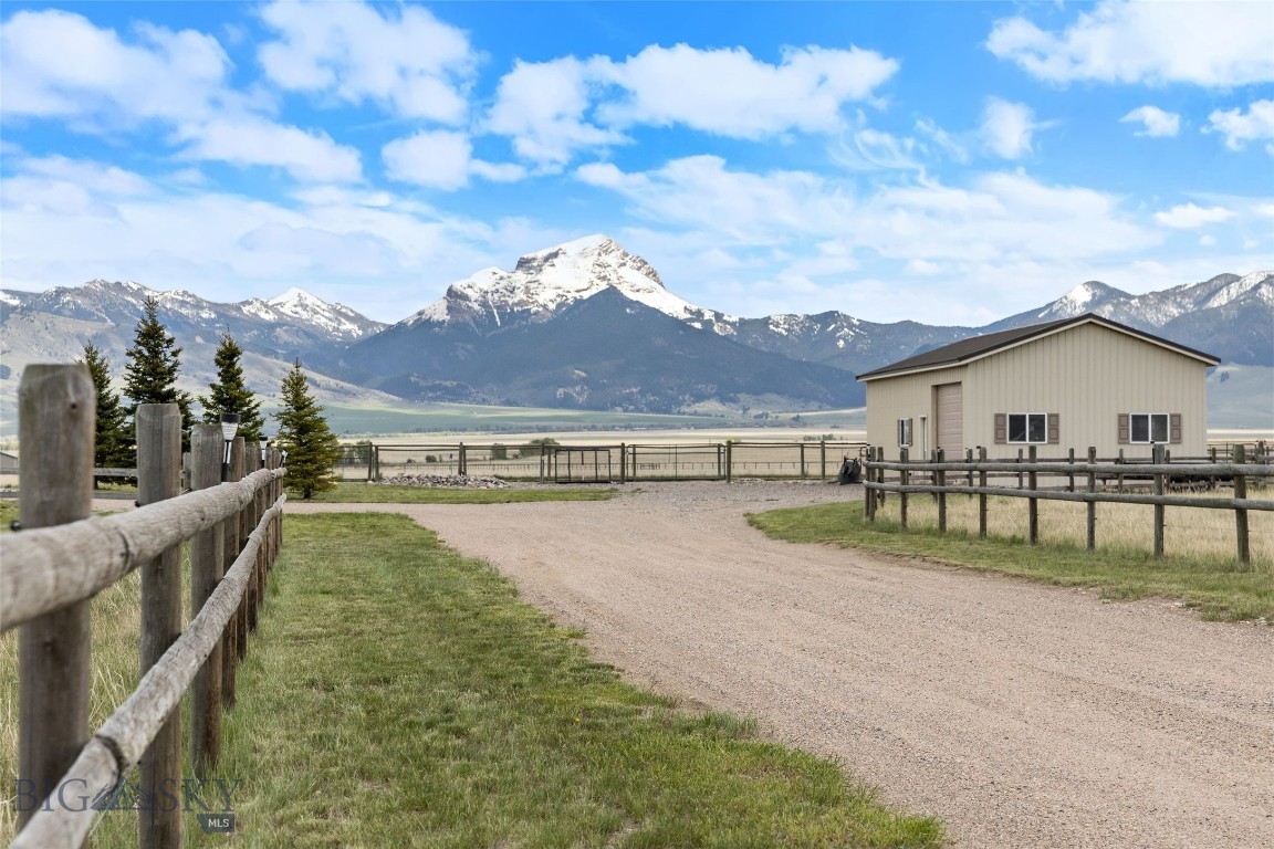 106 Lonesome Dove Rd Property Photo 3