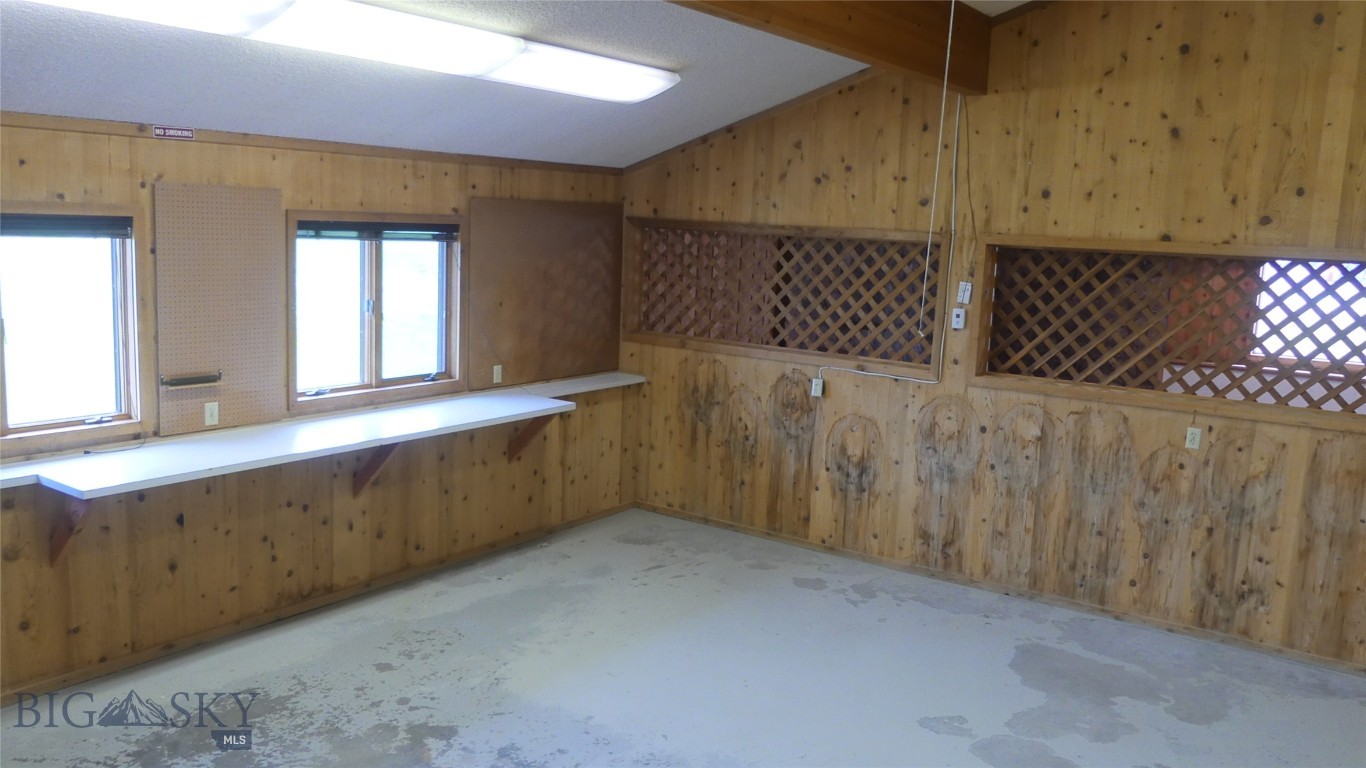 519 W 1st Street Property Photo 16