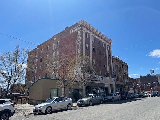 120 W Broadway Property Photo