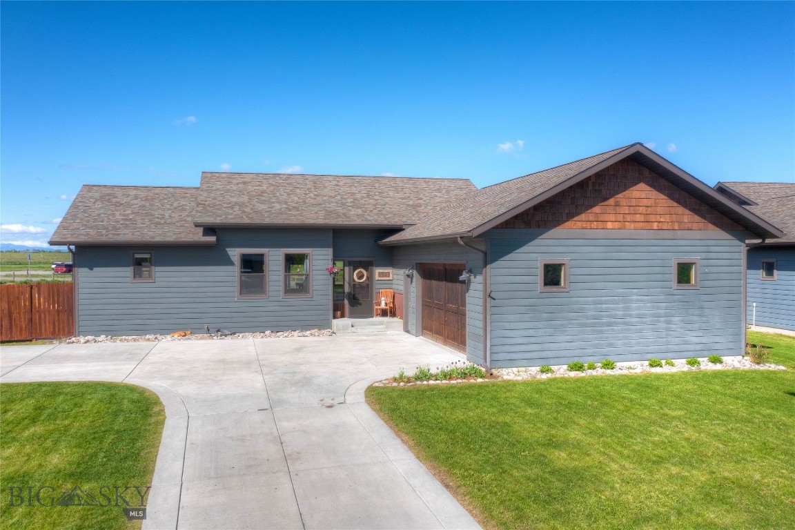 1543 Powers Boulevard Property Photo