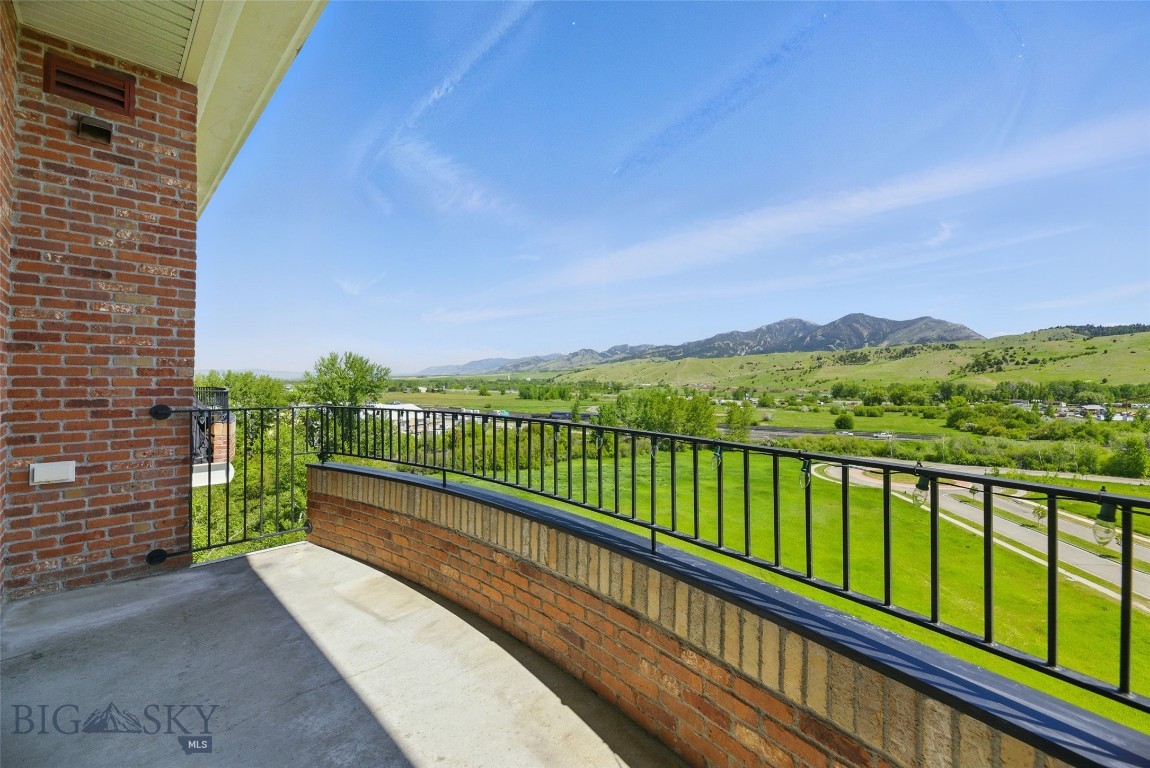140 Village Crossing 4i Property Photo 12