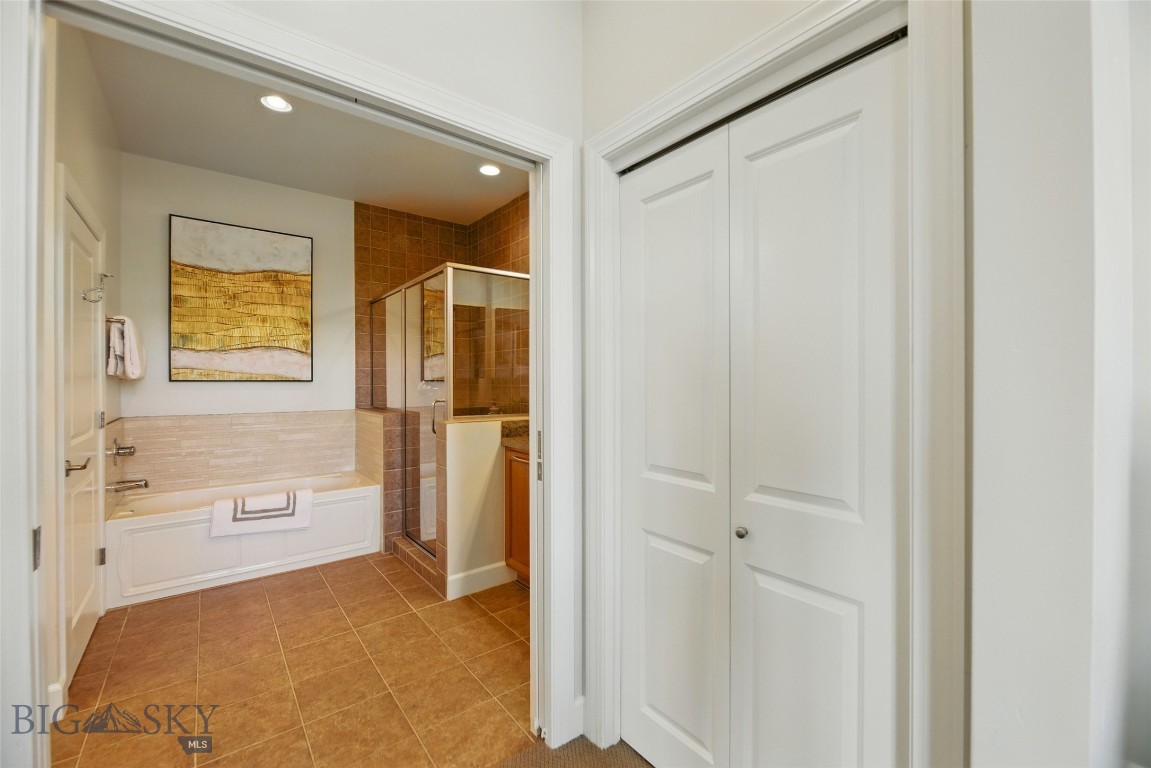 140 Village Crossing 4i Property Photo 37