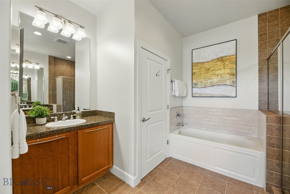 140 Village Crossing 4i Property Photo 39
